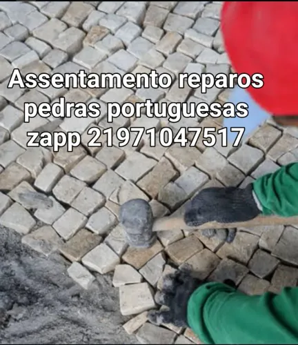 Calceteiro reforma calsada pedra portuguesa 
