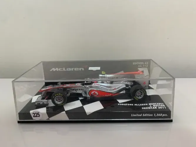 Miniatura Formula 1 McLaren-Mercedes MP4-26/Jenson Button 2011