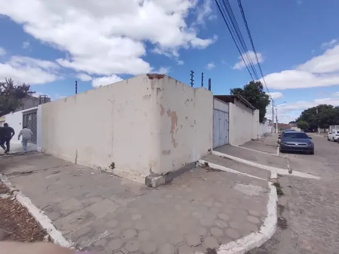 Galpão com área administrativa, disponível para aluguel.