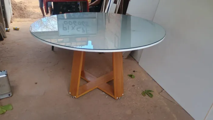 Mesa redonda de jantar com vidro