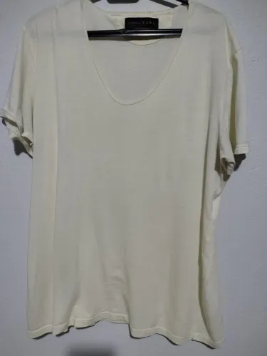 Camiseta Zara Bege Decote V