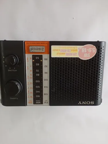 Rádio Sony 3 Band a pilhas 