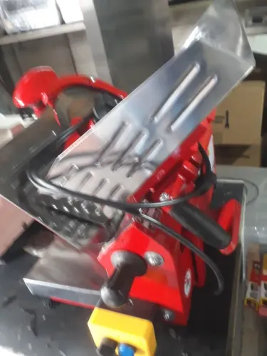Cortador de frios e moedor de carne