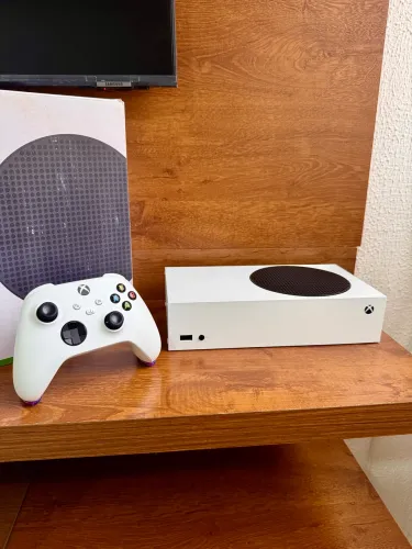 Xbox Séries S 512 gb + Caixa e Suporte Manete