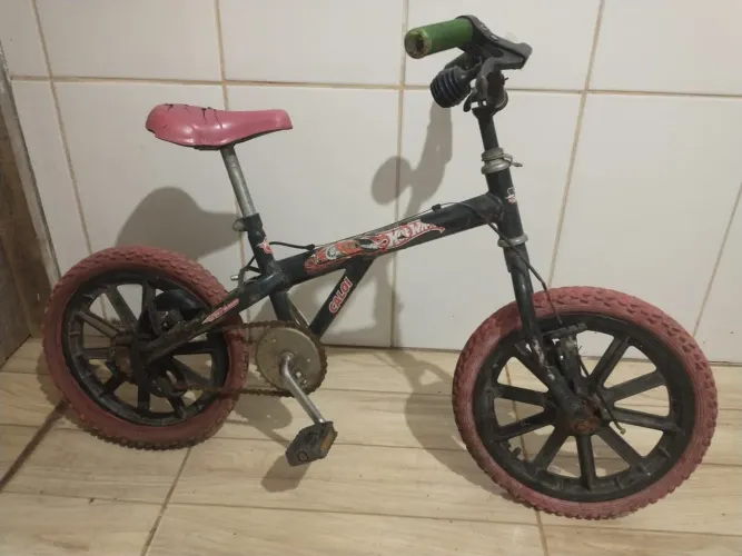 Bicicleta Caloi Hot Wheels Aro 16 Preta.