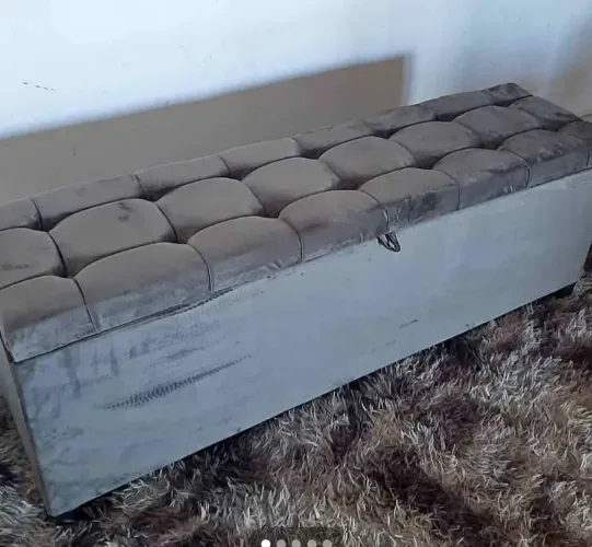 Baú estofado cinza elegante
