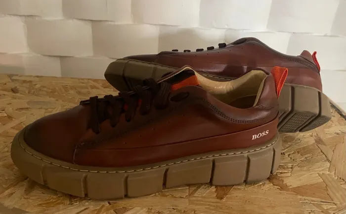 Tênis HUGO BOSS Couro Marrom - Novo