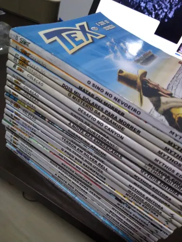 Lote com 20 gibis TEX selecionados, coleção mensal. Editora Mythos.