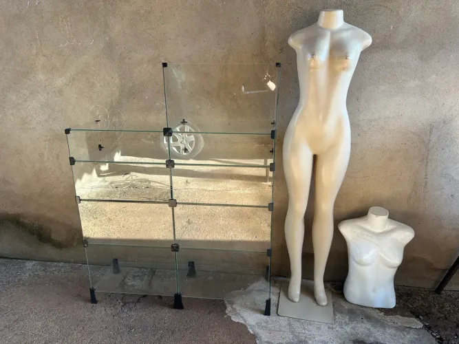 Vitrine de Vidro + Manequins
