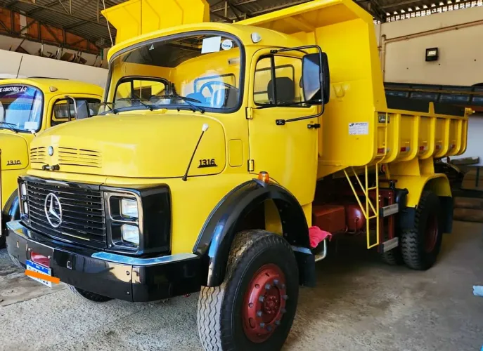 Caminhão 1316 4x4