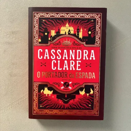 Livro O Portador de Espadas - Cassandra Clare