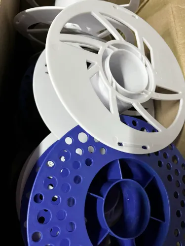 Carretel de filamentos diversos para reciclagem ou reutilização sustentável 