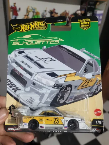 Hot Wheels Premium Nissan Skyline GT-R R34 LBWK 