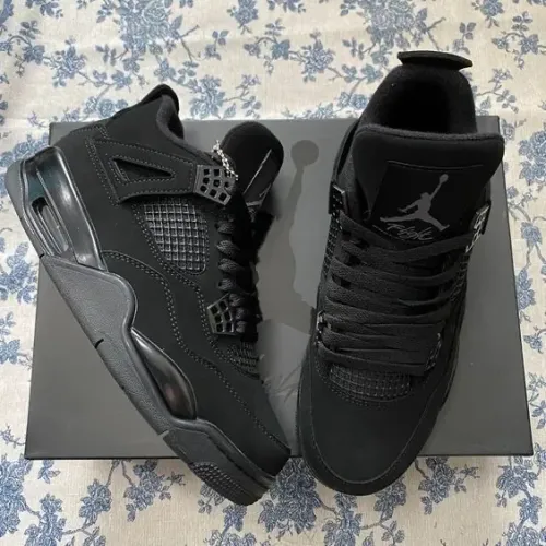 Air Jordan 4 black cat 42/43