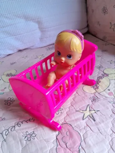 Boneca Little Dolls com Berço Divertoys