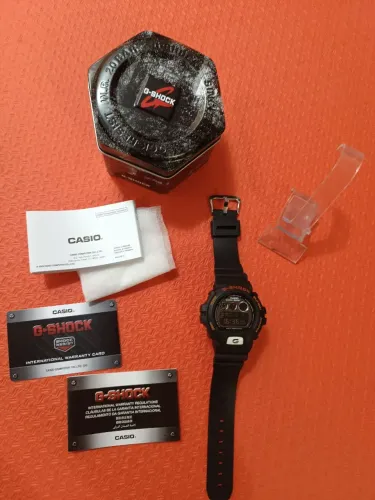 Relógio Casio DW 6900NB G shock fundo negativo 