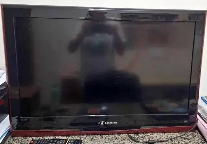 Televisão Buster 32 polegadas Acompanha aparelho Smart
