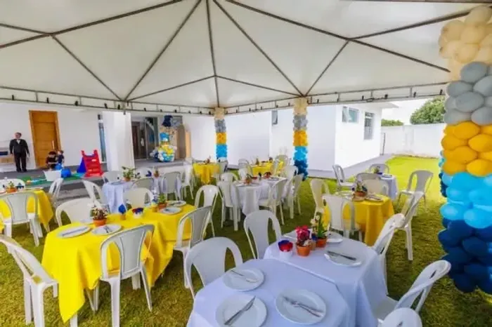 Tenda Piramidal com Estrutura Reforçada