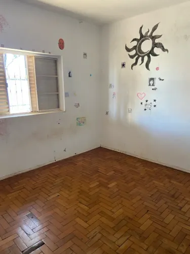 Casa centro próximo escola Furlan 240