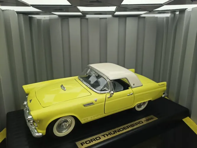 Ford Thunderbird 1955 - Miniatura Road Tough 1:18