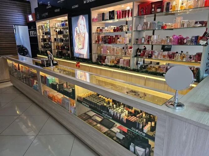 Vendo móveis planejados para perfumaria  de luxo