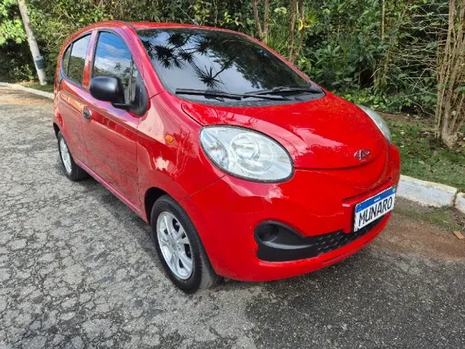 Chery QQ 1.0 flex Look vermelho 2018