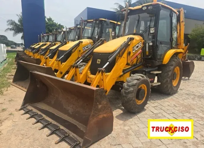(434) Retroescavadeira Semi Novas JCB Ano 2021