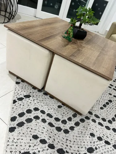 Mesa de Centro com Puffs