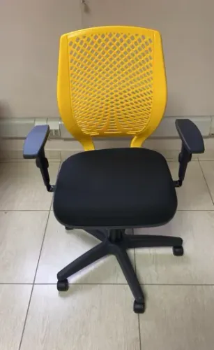 Cadeira Vercelli Diretor Com Encosto Em Polipropileno