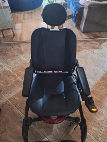 CADEIRA DE RODAS MOTORIZADA