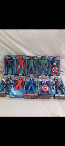 Coleção de bonecos de super-heróis Marvel e DC