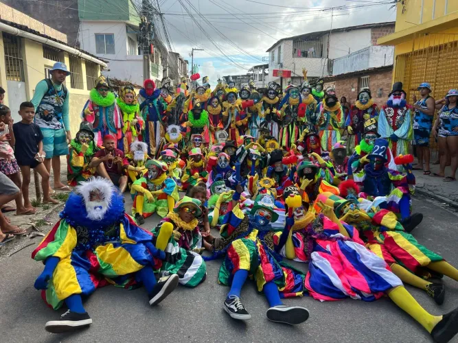 TURMA DE PALHAÇOS GAVIÕES, TEMOS 150 PALHAÇOS  TODOS COLORIDOS PARA SEUS EVENTOS,  E OURO 