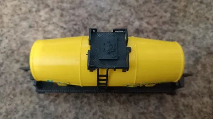 Ferrorama Vagão de Combustível Amarelo Tomy