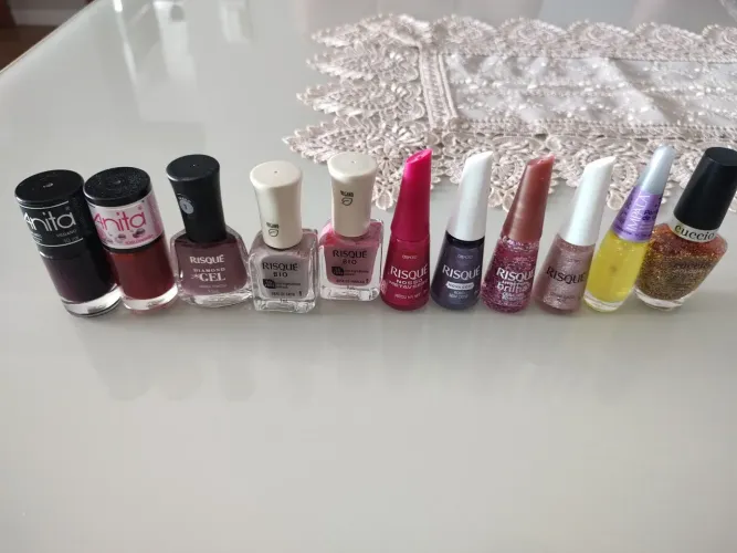Kit de esmaltes Risque e outras marcas