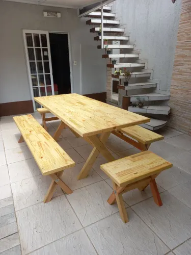 Conjunto de mesa de madeira ( 4 Bancos )