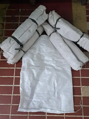 Sacaria de ráfia para entulho e outros