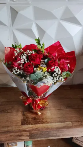 Buquê de flores vermelhas