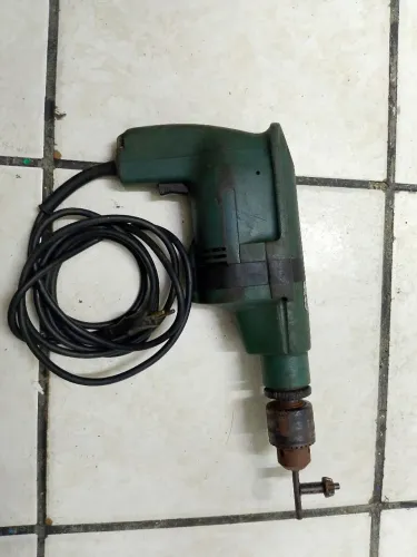 2Furadeiras de impacto 2 velocidade Bosch m22 sbo. Uma 220v e outra 110v leva as duas