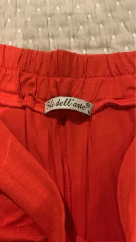 Calça Pantacourt de tecido leve e confortável