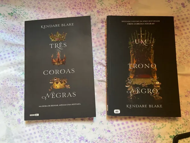 Três Coroas Negras & Um Trono Negro - Kendare Blake