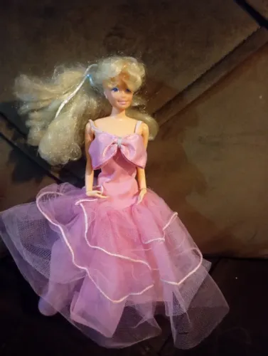 Boneca Barbie estrela sonho de perfume