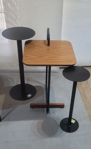 Conjunto de mesas de laterais Dunelli com design moderno
