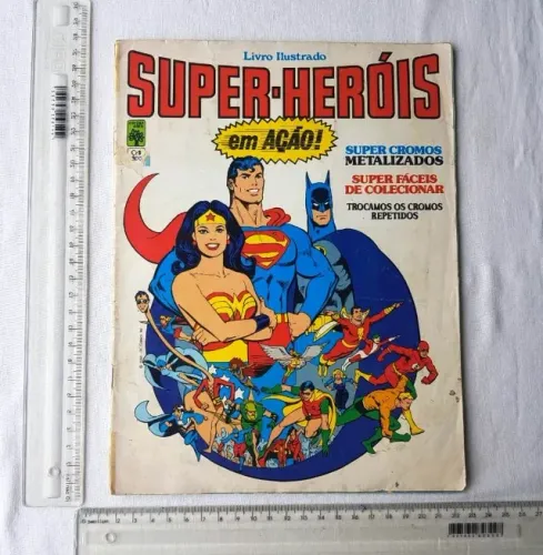 Colecionável - Álbum Figurinhas - Super Heróis em Ação - Com 95 Figurinhas Coladas - 1984