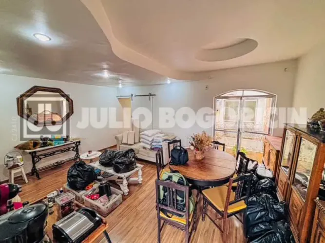 Rua Bambina, Confortavel apartamento, 2 quartos amplos, condomínio barato, pertinho do Met
