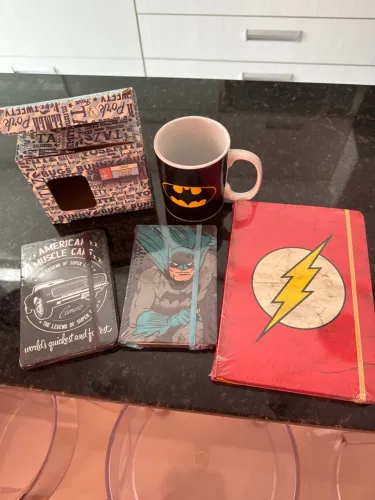 Coleção 4 itens de itens temáticos: Looney Tunes, Batman e Flash!