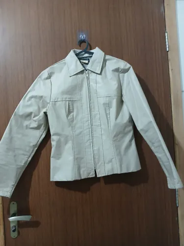 Jaqueta corino Bege Elegante $30