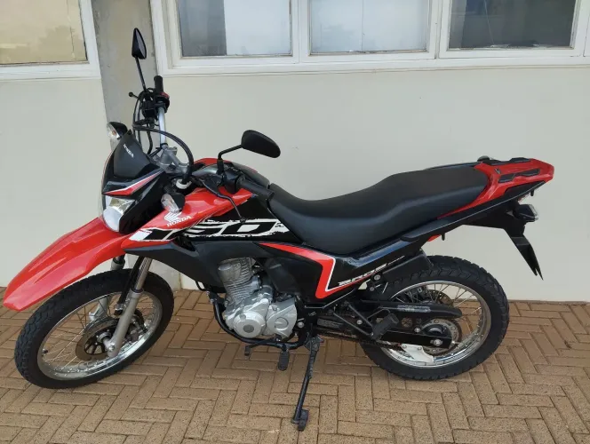 Honda NXR novíssima com 8.200 kms