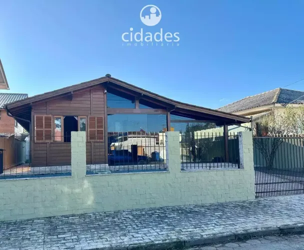 Aluguel Casa 2 quartos 1 suíte com churrasqueira e garagem no bairro Carianos
