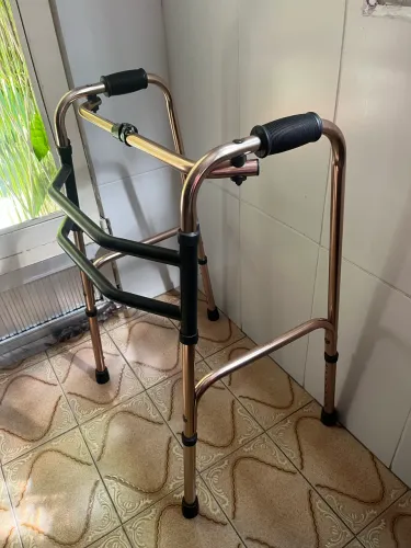Andador articulado