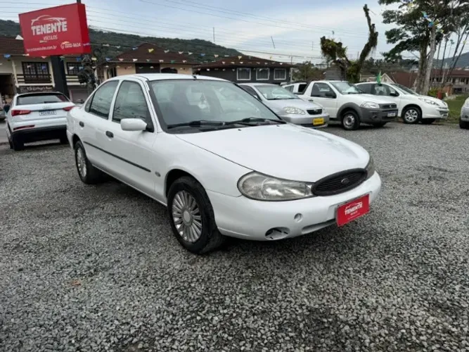Ford Mondeo CLX 2.0i 4P MEC 1997